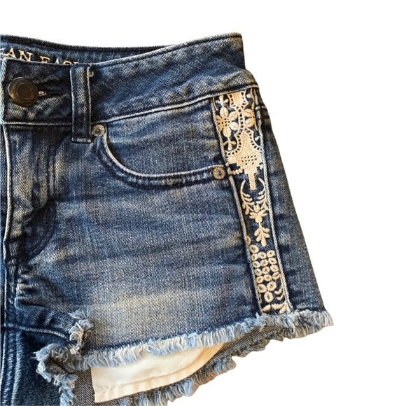 American Eagle Stretch Shortie Boho Floral Embroidered Denim Shorts - Picture 2 of 6